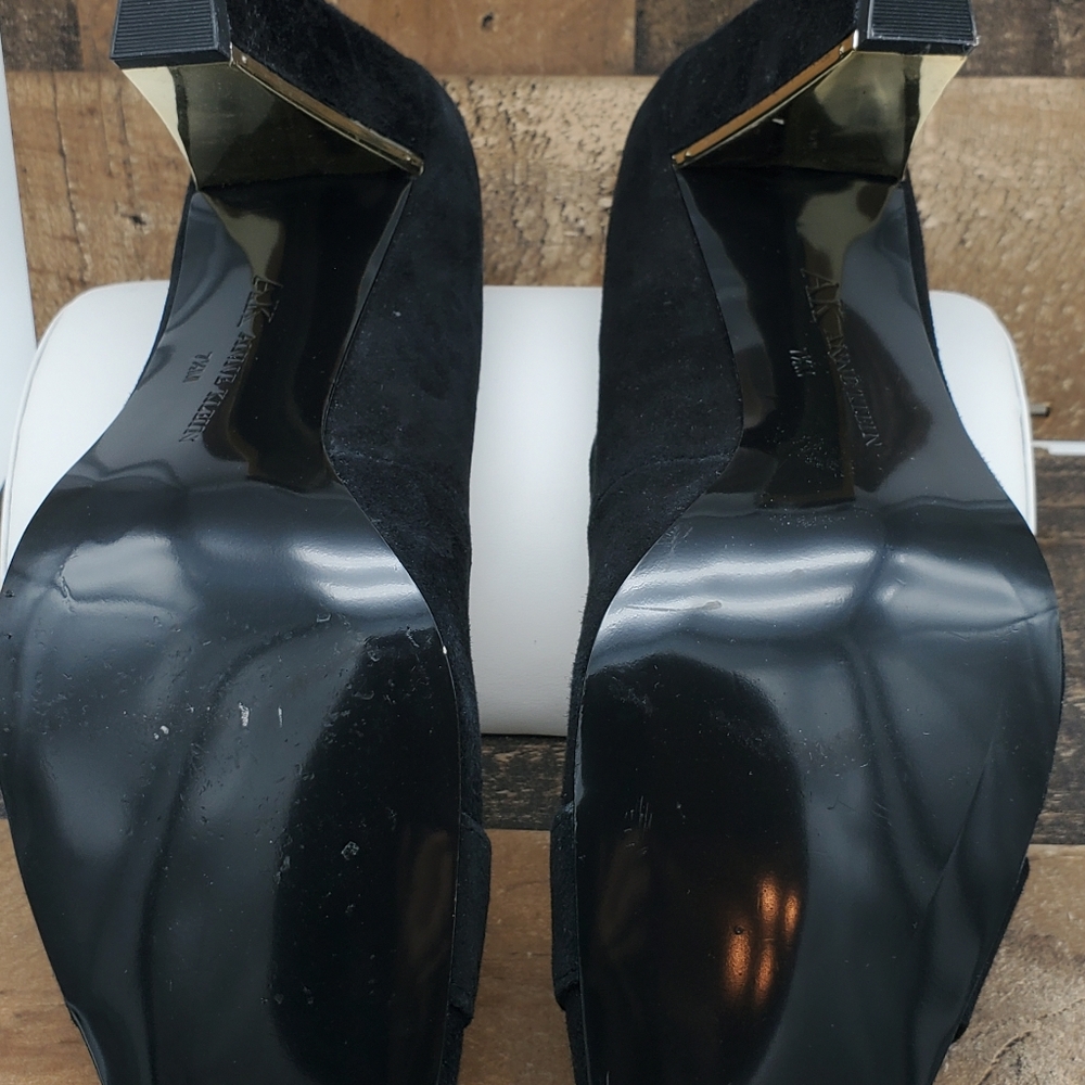 Anne Klein sueded monogram pumps 7.5 - Picture 4 of 8